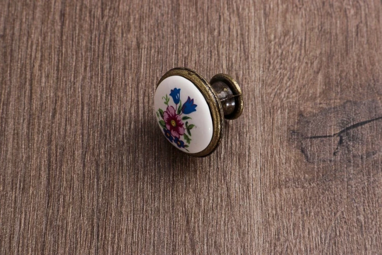 Gałka meblowa GTV retro porcelana, różowy kwiatek stare złoto spring flower