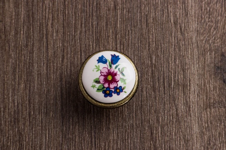 Gałka meblowa GTV retro porcelana, różowy kwiatek stare złoto spring flower