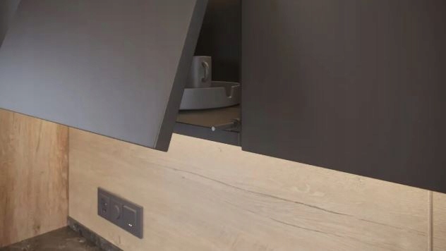 Odbojnik GTV SALTO NOVA nakładany z magnesem długi czarny
